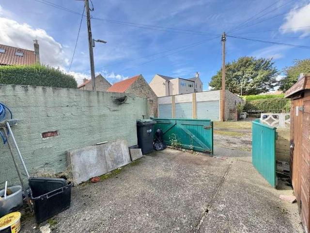 2 bed house for sale