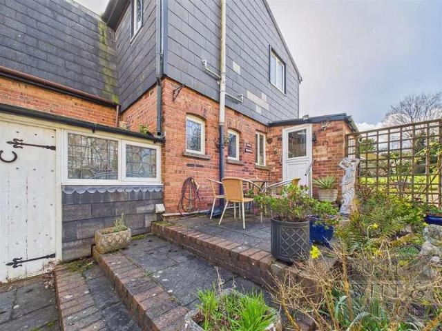 2 bed house for sale