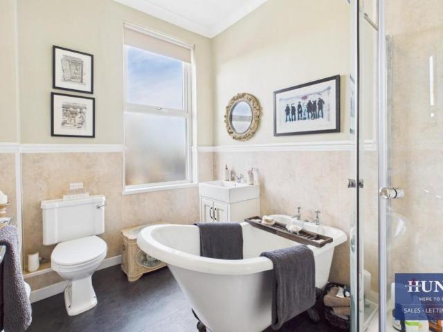 2 bed house for sale