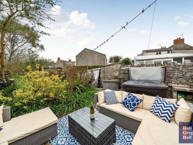 2 bed house for sale