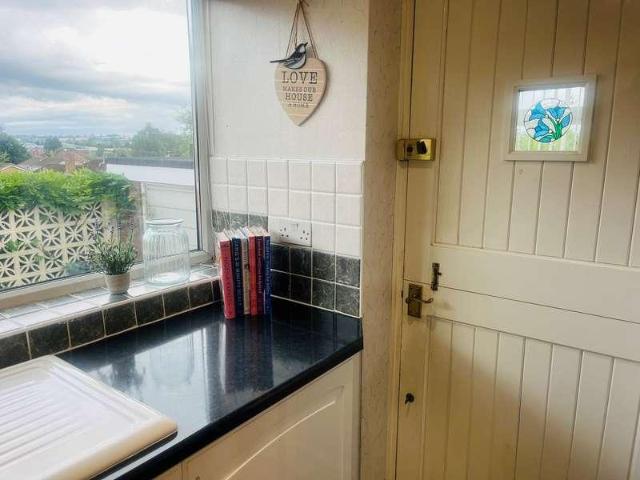 2 bed house for sale