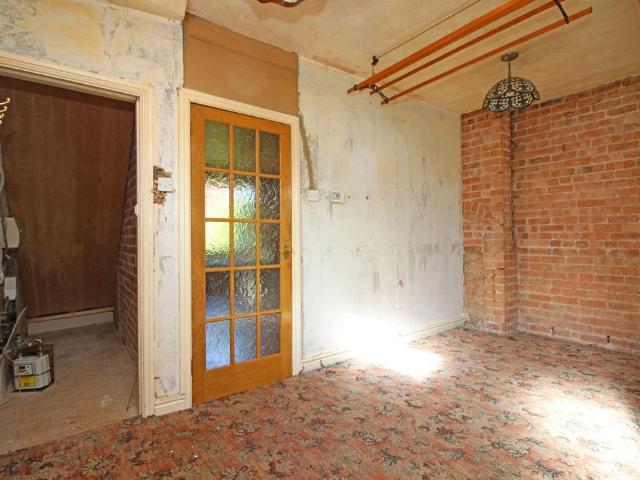 2 bed house for sale