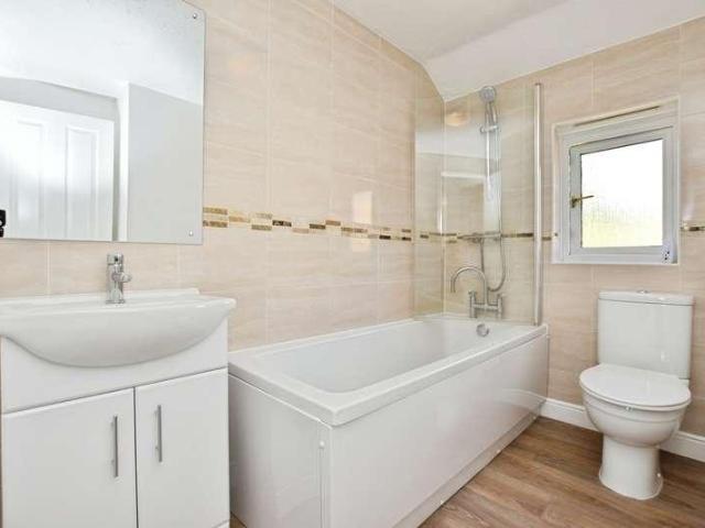 2 bed house for sale