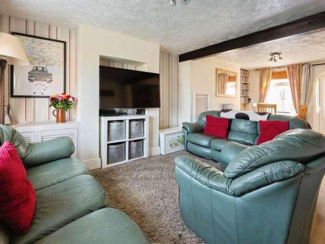 2 bed house for sale
