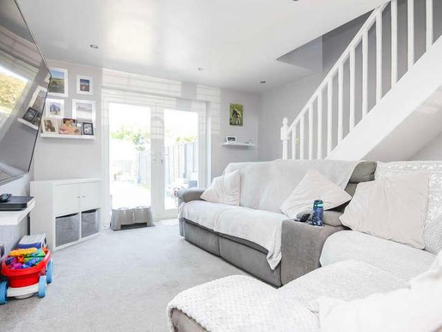 2 bed house for sale