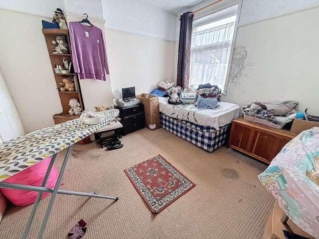 2 bed house for sale
