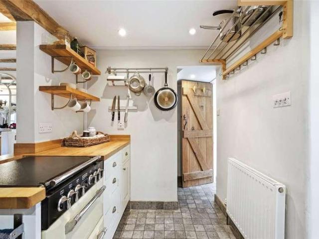 2 bed house for sale