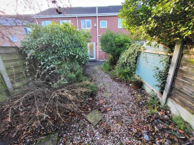 2 bed house for sale