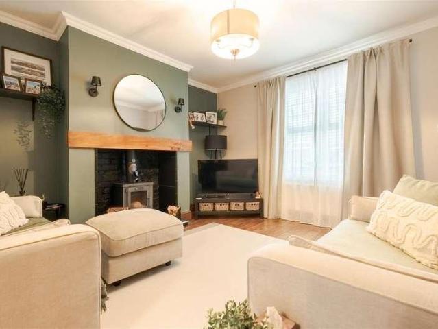 2 bed house for sale