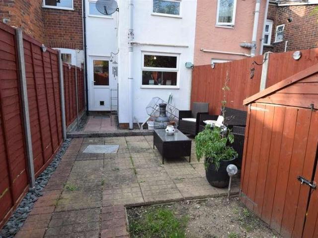 2 bed house for sale