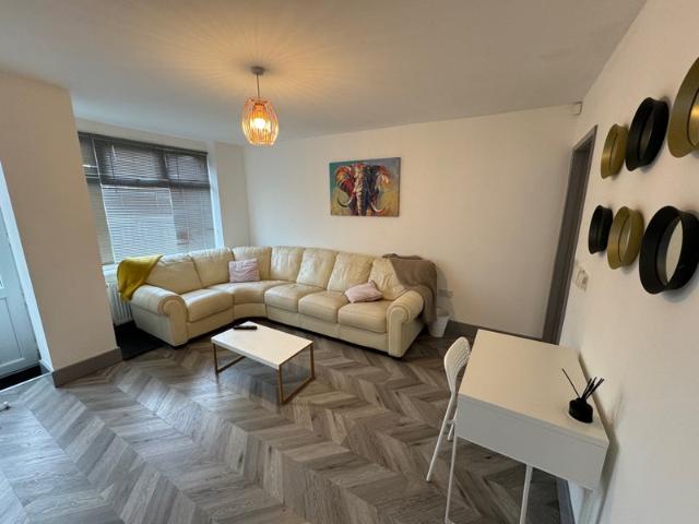 2 Bed House Newly refurbished