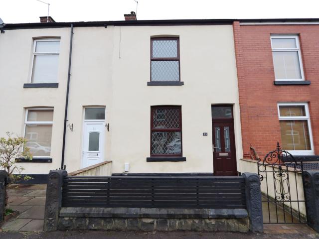 2 BED HouseTo Let