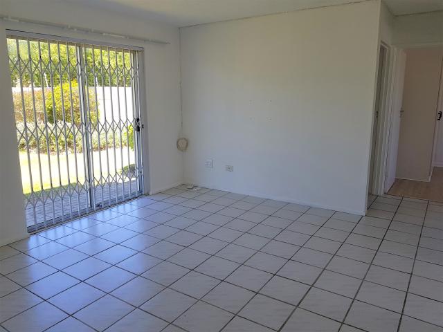 2 bed Lock Up and Go Apartment in a Well Maintained Complex