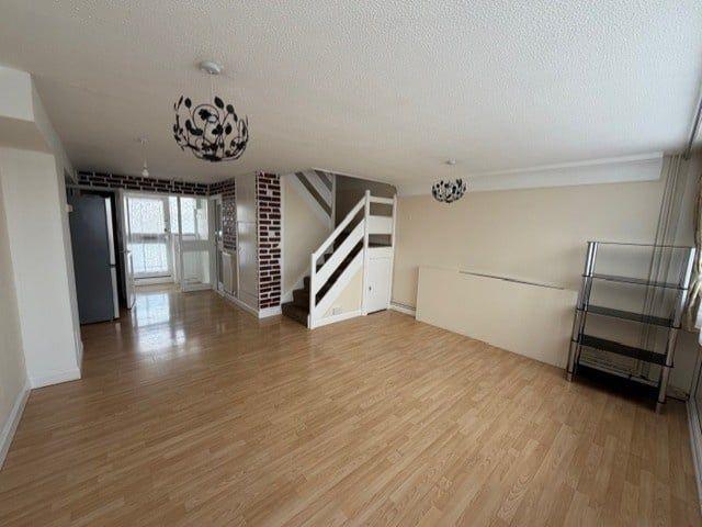 2 Bed Maisonette, Norman Crescent, TW5