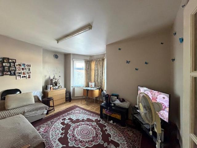 2 Bed Maisonette, Norton Road, HA0