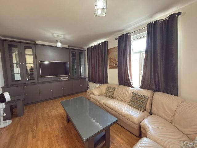 2 Bed Maisonette, Beehive Lane, IG1