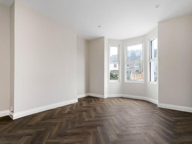 2 Bed Maisonette, Friern Park, N12