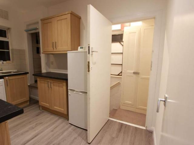 2 Bed Maisonette in the heart of Finchley. N12 N3 N2, Easy access to Hendon, Temple Fortune, Whetstone and Barnet