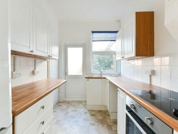2 bed maisonette let