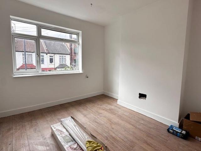 2 Bed Maisonette, Rosslyn Crescent, HA1