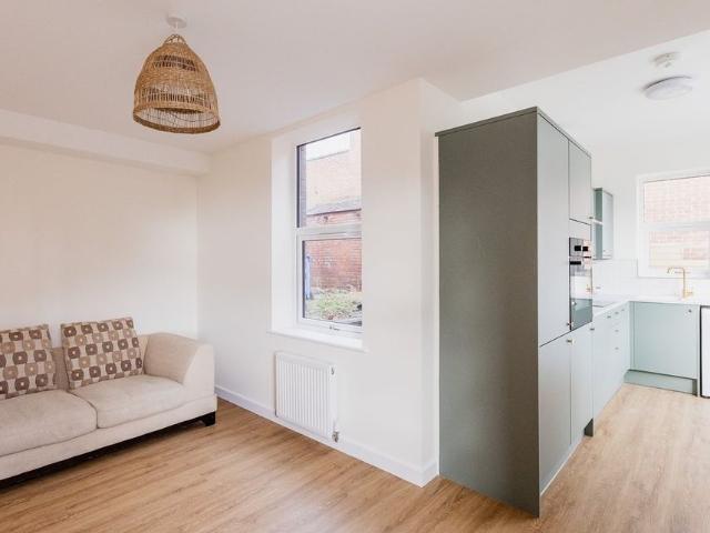 2 Bed Maisonette, School Road, S10