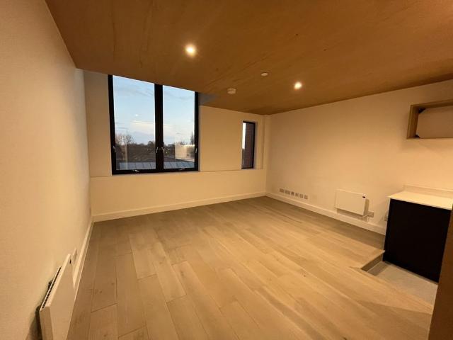 2 Bed Maisonette, Spinners Way, M15