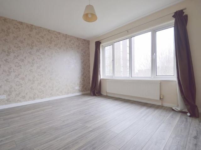 2 Bed Maisonette, Turnpike Link, CR0