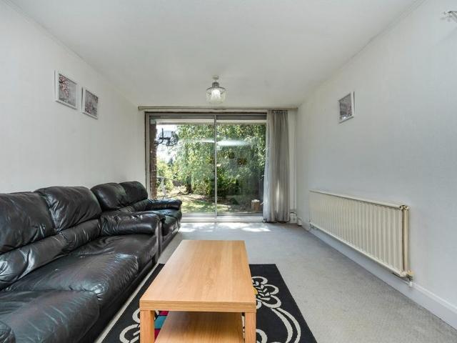 2 Bed Maisonette, The Spinney, HA0