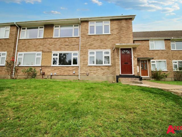 2 bed maisonette to rent in Boundary Road, Upminster, RM14