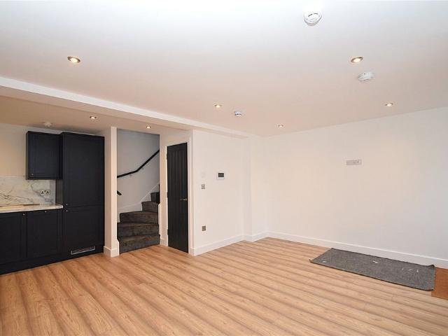 2 bed maisonette to rent in North Marine Road, Scarborough, North Yorkshire, YO12