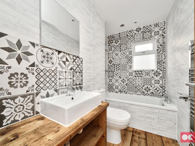 2 bed maisonette to rent in Seymour Road, London
