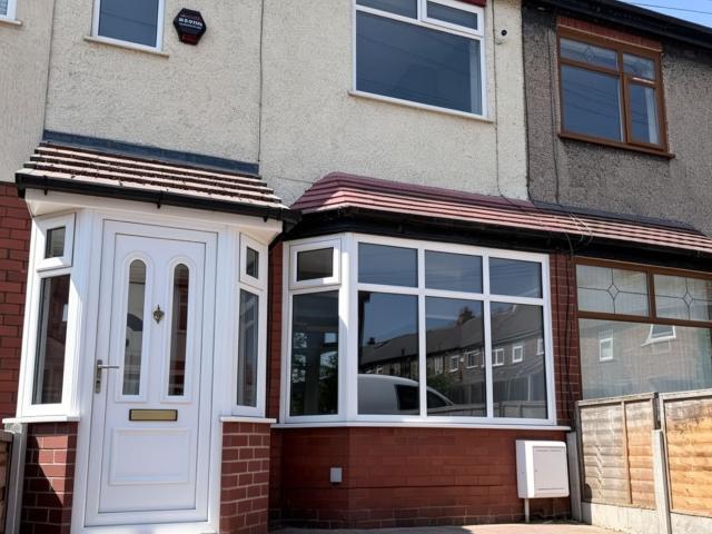 2 bed mid terraced house to rent in Brookside Avenue, Droylsden, M43