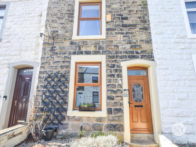 2 bed mid terraced house to rent in Henry Street, Rishton, BB1
