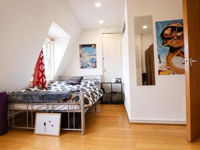 2 Bed Mile End Road, London E1, 2 bed property to rent, £2,000 pcm | PrimeLocation