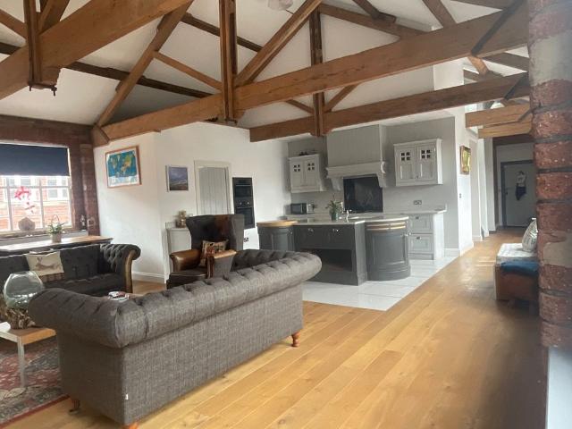 2 Bed Penthouse, Green Lane, S3