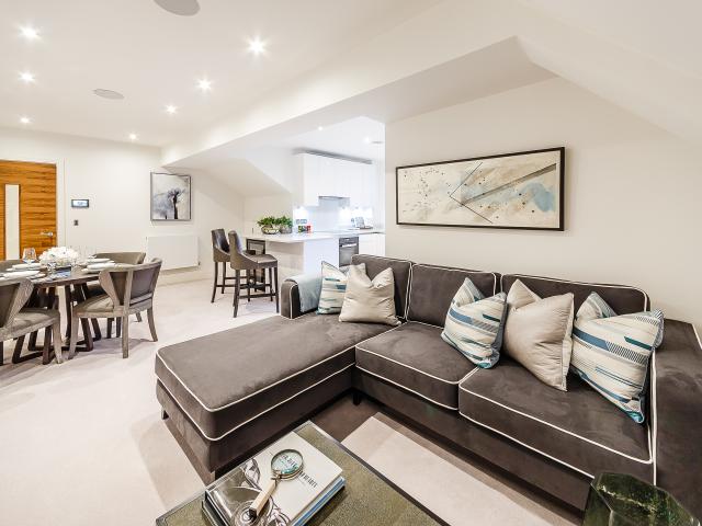 2 bed penthouse to rent