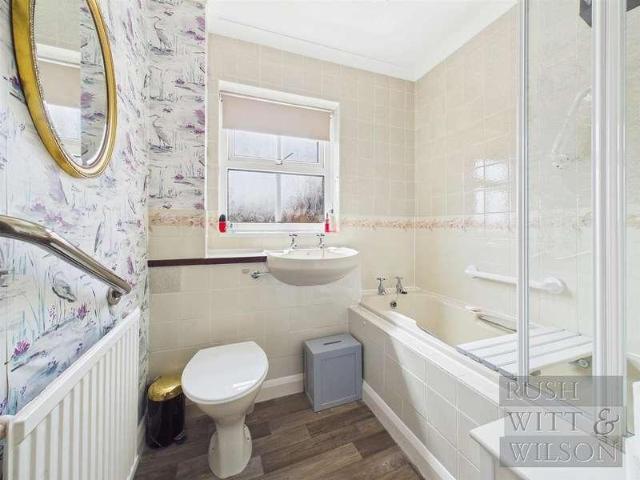 2 bed flat for sale