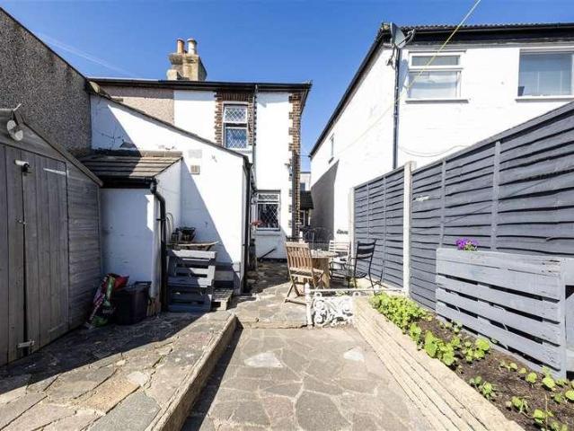 2 bed house for sale