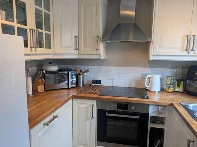 2 bed flat for sale