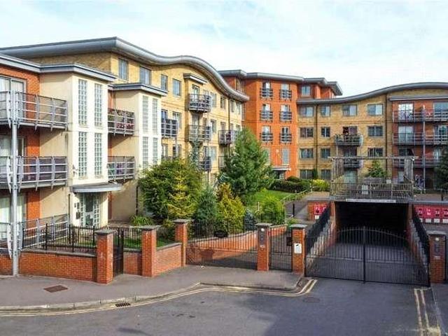 2 bed flat for sale