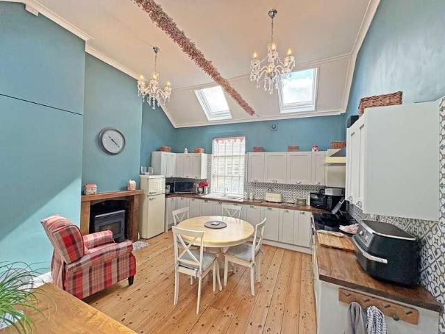 2 bed house for sale