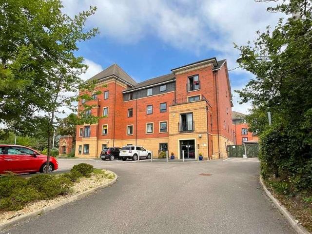 2 bed flat for sale