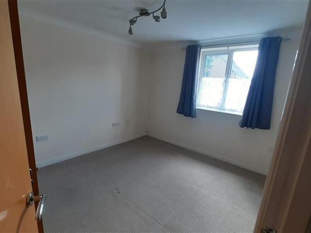 2 Bed property on Bradford Road BD11 2AU