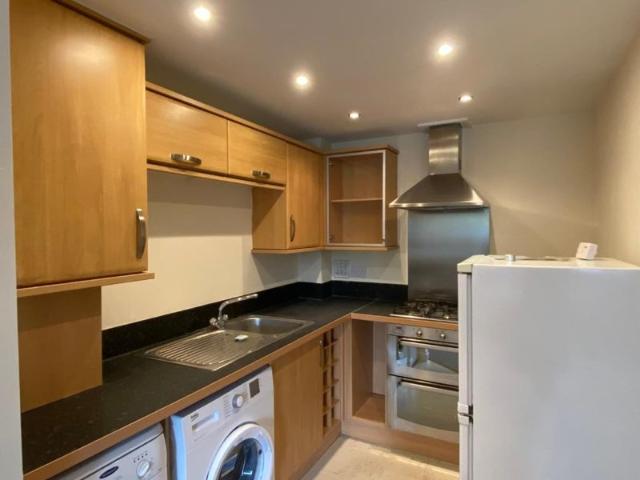 2 Bed Room Flat, Part Furnished