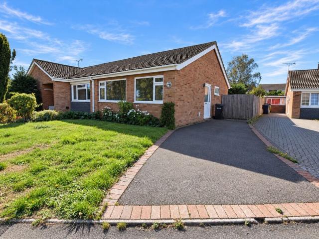 2 bed Semi Detached Bungalow To Let