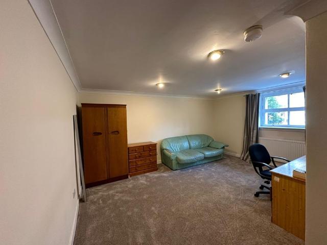 2 Bed Semi Detached House, Mirrlees Lane, G12