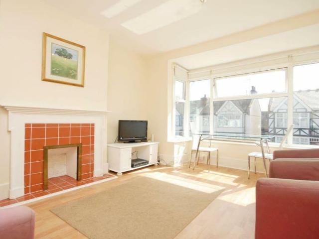 2 Bed Semi Detached House, Bulstrode Avenue, TW3