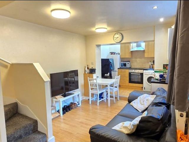 2 Bed Semi Detached House, Hanover Square, LS3
