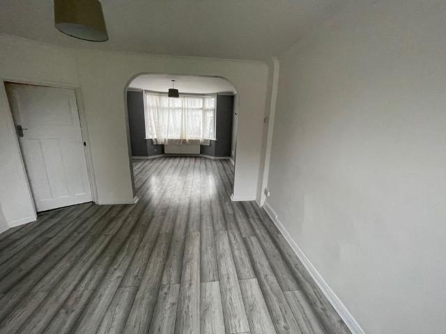 2 Bed Semi Detached House, St. Winifreds Avenue, LU3