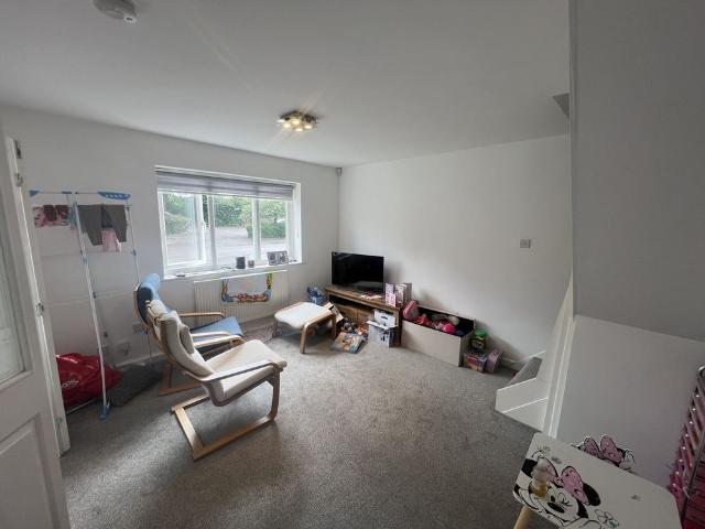 2 bed Semi Detached House To Let